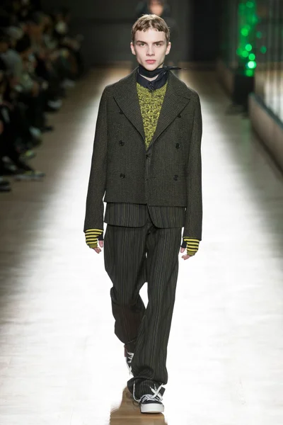 Look 38